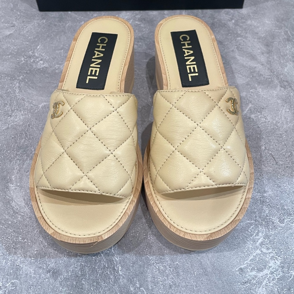 NIB Chanel Quilted Leather CC Mules - Picture 3 of 5